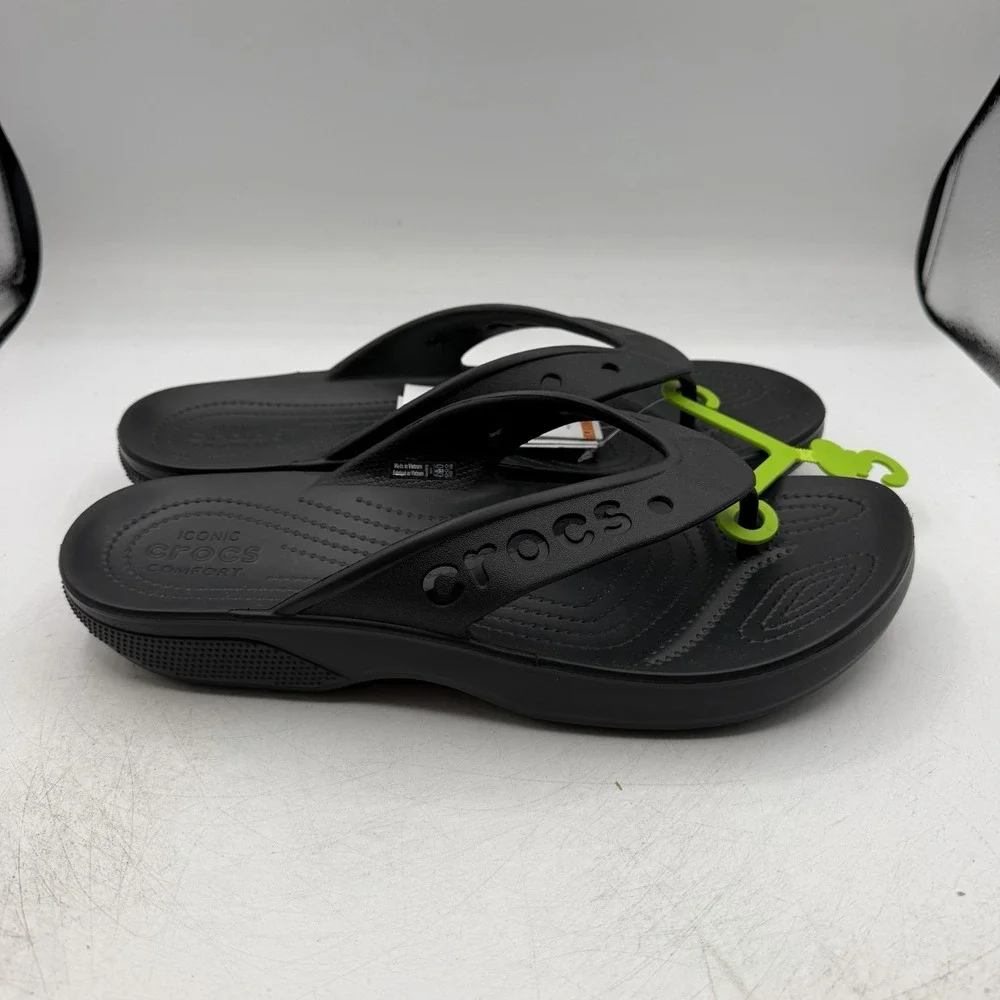Crocs Baya II Flip Flops Mens 10 Womens 12 Black Thong Sandals 208192-001 NWT
